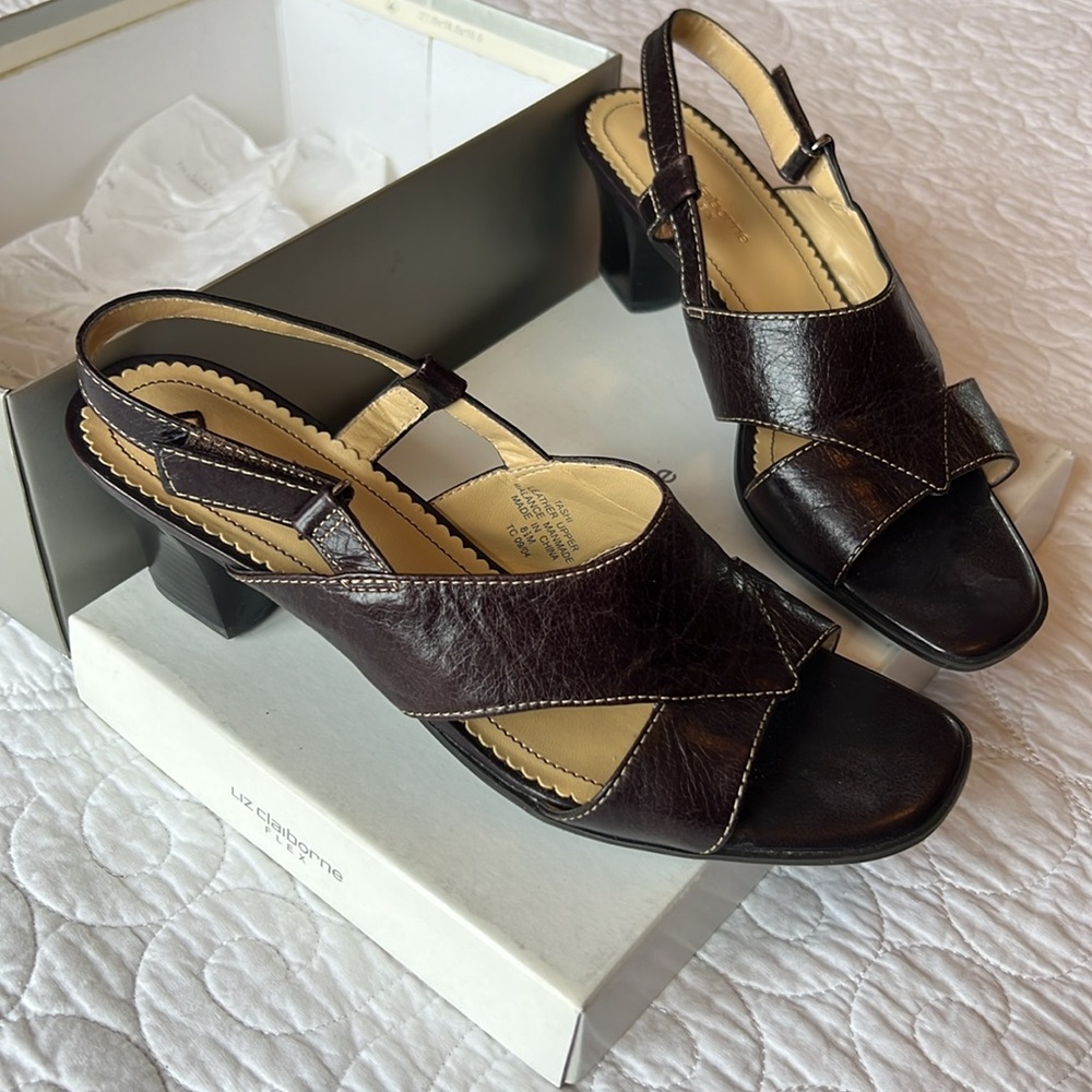Liz Claiborne Black Sandals with Cross-Strap Design - Picture 2 of 6